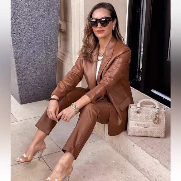 Zara faux leather high waisted leggings. - Picture 3 of 11